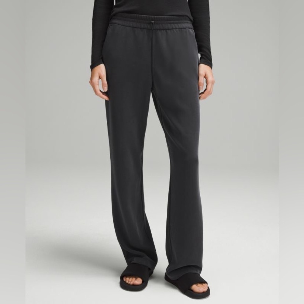Lululemon Softstreme High-Rise Pant size 2 
Regular